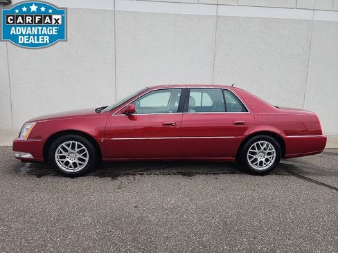 Used 2006 Cadillac DTS w/ Sun And Sound Package FWD image 2