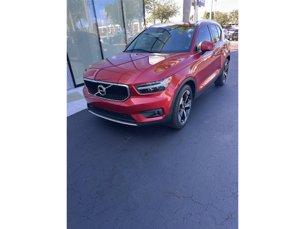 Used 2022 Volvo XC40 T5 Momentum w/ Premium Package AWD/4WD image 3