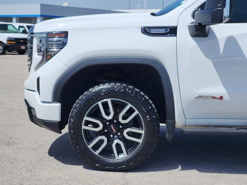 Used 2024 GMC Sierra 1500 AT4 w/ Technology Package AWD/4WD image 9
