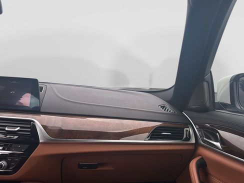 Used 2018 BMW 540i RWD image 17