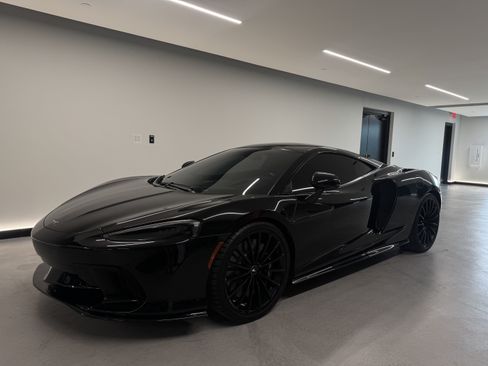 Used 2022 McLaren GT RWD image 2