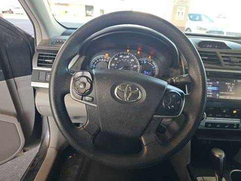Used 2014 Toyota Camry LE image 10