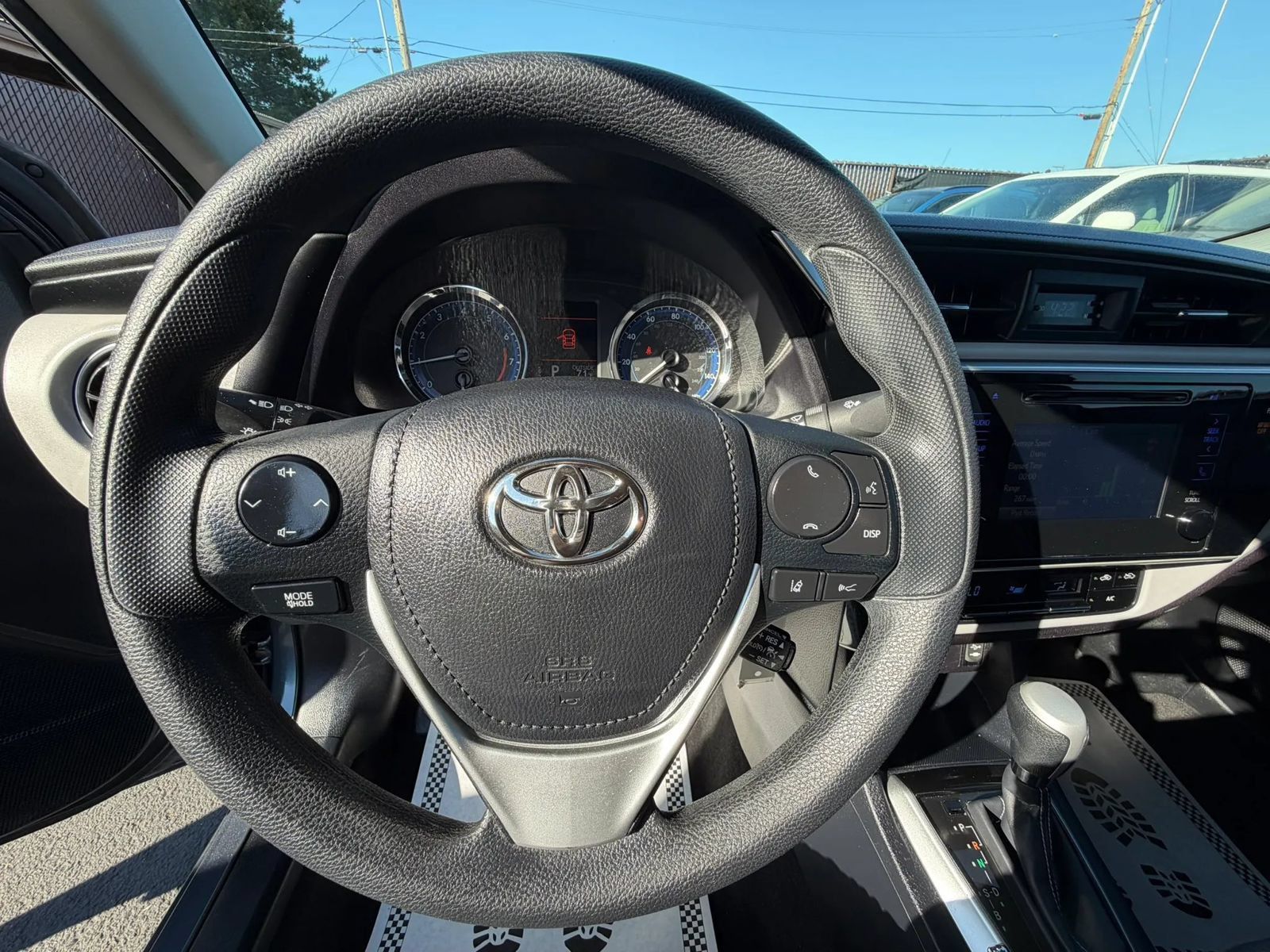 Used 2017 Toyota Corolla LE FWD image 18