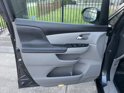 Used 2016 Honda Odyssey SE image 12