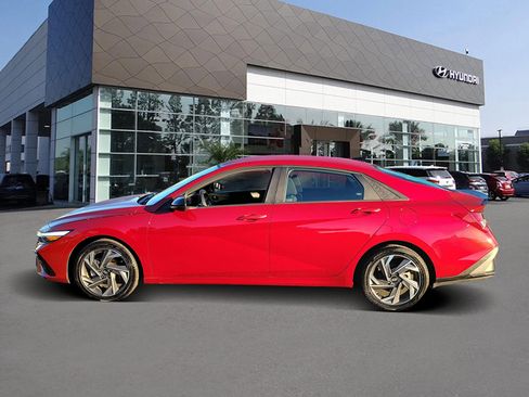 Certified 2025 Hyundai Elantra SEL image 3