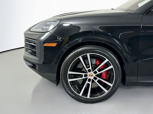 Certified 2025 Porsche Cayenne S AWD/4WD image 11