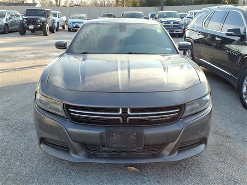 Used 2017 Dodge Charger SE image 2