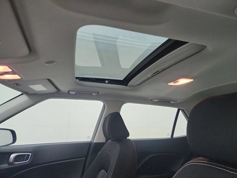 Used 2025 Hyundai Venue SEL FWD image 32