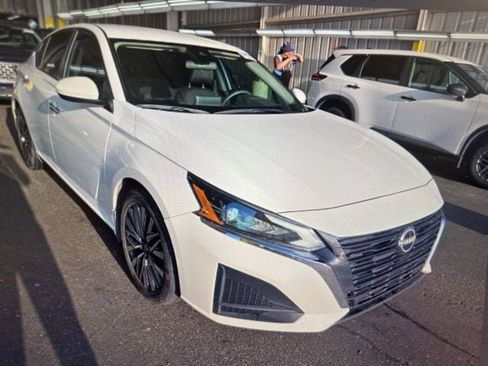 Used 2023 Nissan Altima 2.5 SV image 1
