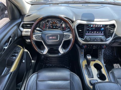 Used 2019 GMC Acadia Denali w/ Technology Package FWD image 8