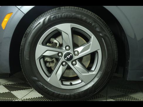 Used 2022 Kia K5 LXS image 10