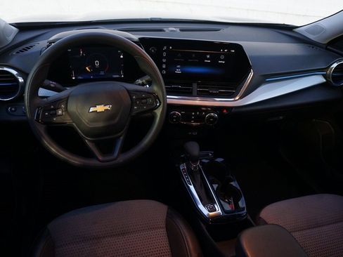 Certified 2025 Chevrolet Trax LT image 13