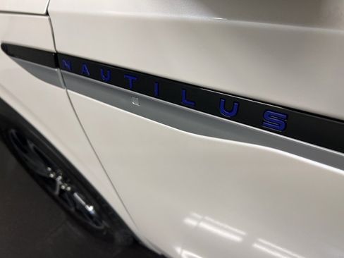 New 2026 Lincoln Nautilus Premier image 38