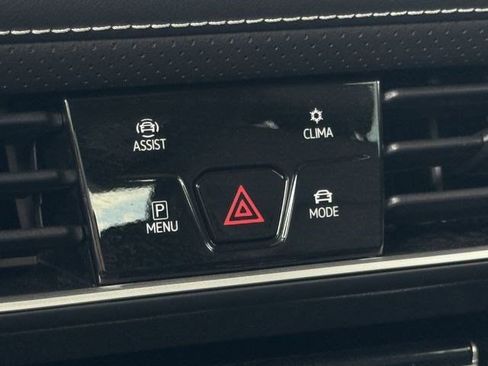 Used 2026 Volkswagen Atlas SE FWD image 21