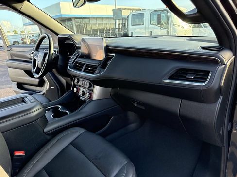 Used 2023 Chevrolet Suburban LT RWD image 28