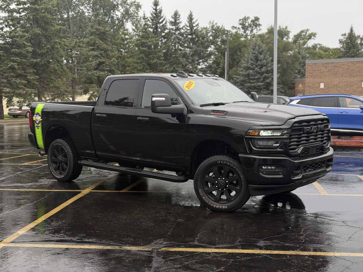 Used 2025 RAM 2500 Big Horn AWD/4WD image 1