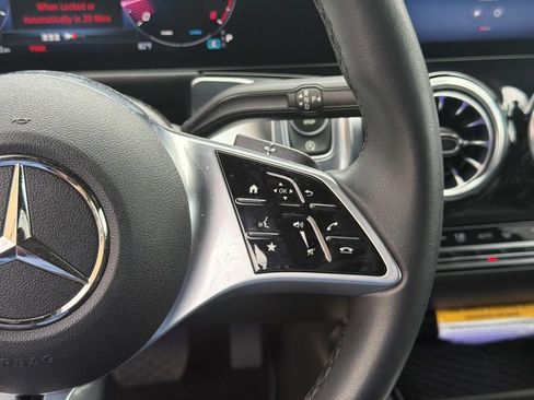 Used 2026 Mercedes-Benz GLB 250 4MATIC image 24