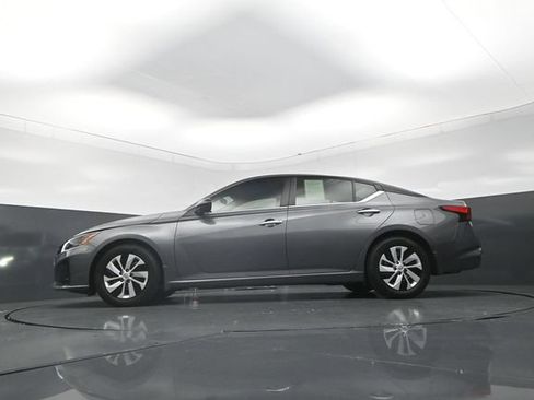 Used 2025 Nissan Altima 2.5 S FWD image 30