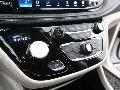 Used 2024 Chrysler Pacifica Limited w/ Trailer Tow Group image 34