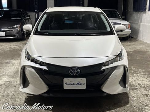 Used 2017 Toyota Prius Prime Premium FWD image 2