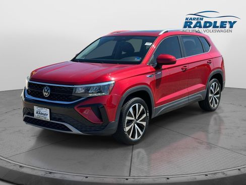 Certified 2023 Volkswagen Taos SE FWD image 4