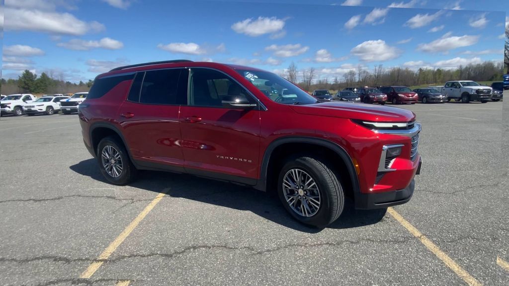 Certified 2025 Chevrolet Traverse LT AWD/4WD image 2