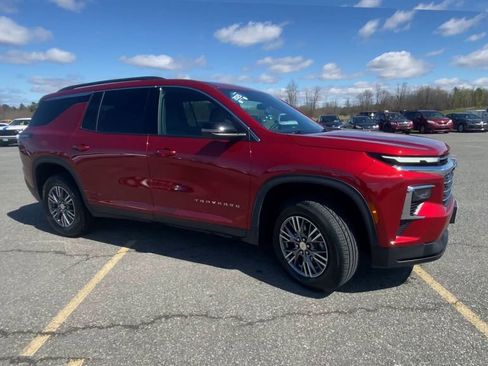 Certified 2025 Chevrolet Traverse LT AWD/4WD image 2