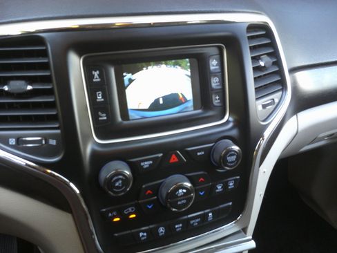 Used 2017 Jeep Grand Cherokee Laredo w/ Quick Order Package 23E AWD/4WD image 20