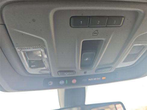 Used 2022 Chevrolet Silverado 1500 LT Trail Boss w/ Convenience Package II image 17