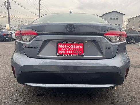 Used 2022 Toyota Corolla LE image 6