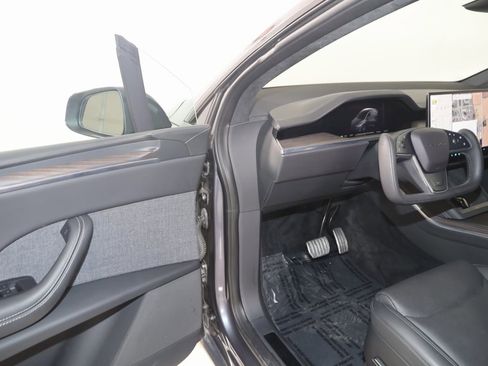 Used 2022 Tesla Model X image 56