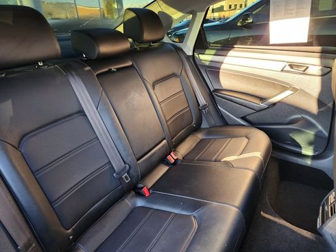 Used 2022 Volkswagen Passat 2.0T SE image 14