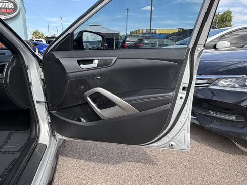 Used 2016 Hyundai Veloster Turbo w/ Option Group 04 FWD image 12