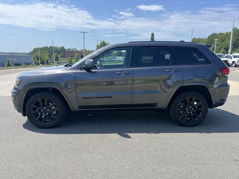 Used 2021 Jeep Grand Cherokee Laredo X AWD/4WD image 6