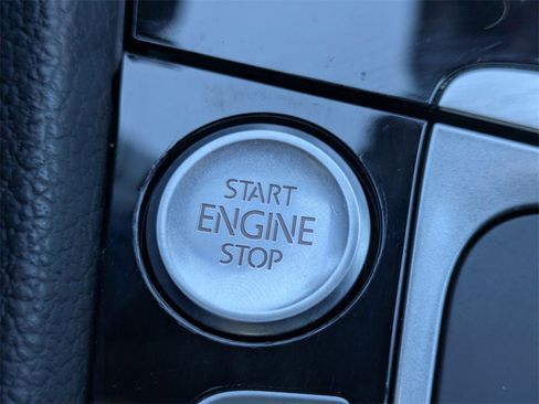 Used 2019 Volkswagen Golf R DCC & Navigation 4Motion image 28