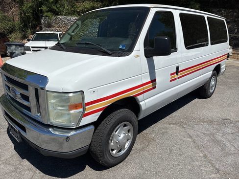 Used 2009 Ford E-350 and Econoline 350 XLT image 1