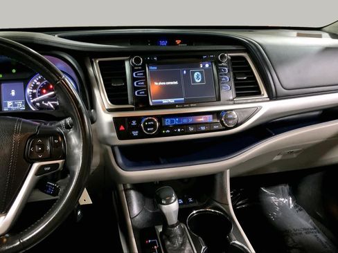 Used 2016 Toyota Highlander Plus AWD/4WD image 7