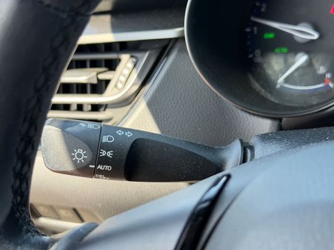 Used 2018 Toyota C-HR XLE FWD image 16