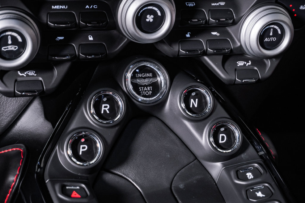 Used 2019 Aston Martin V8 Vantage Coupe RWD image 30