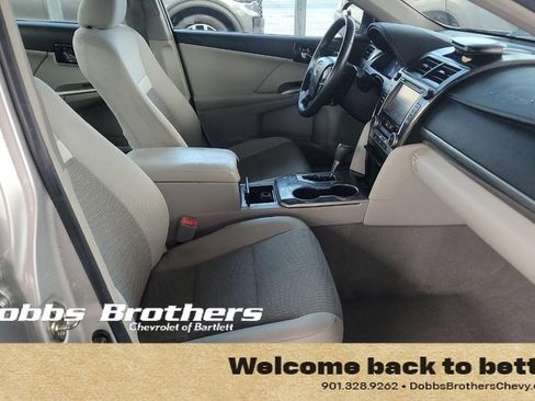 Used 2014 Toyota Camry XLE w/ Moonroof Package FWD image 9