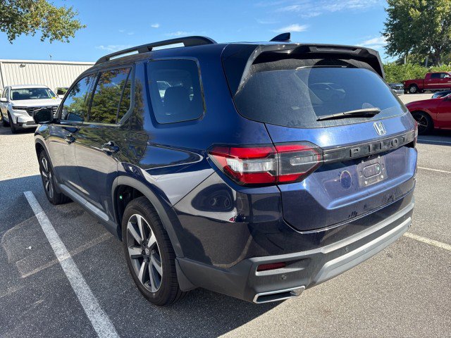 Certified 2024 Honda Pilot Touring image 3