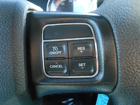 Used 2019 Dodge Grand Caravan SE image 18