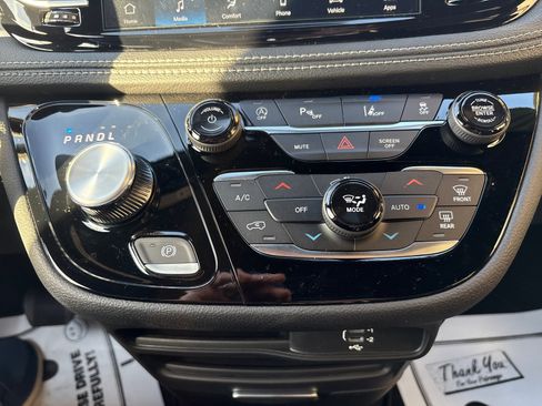 New 2026 Chrysler Pacifica Select w/ S Appearance Package image 18