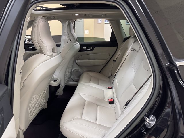 Used 2023 Volvo XC60 B5 Plus w/ Protection Package Premier FWD image 17