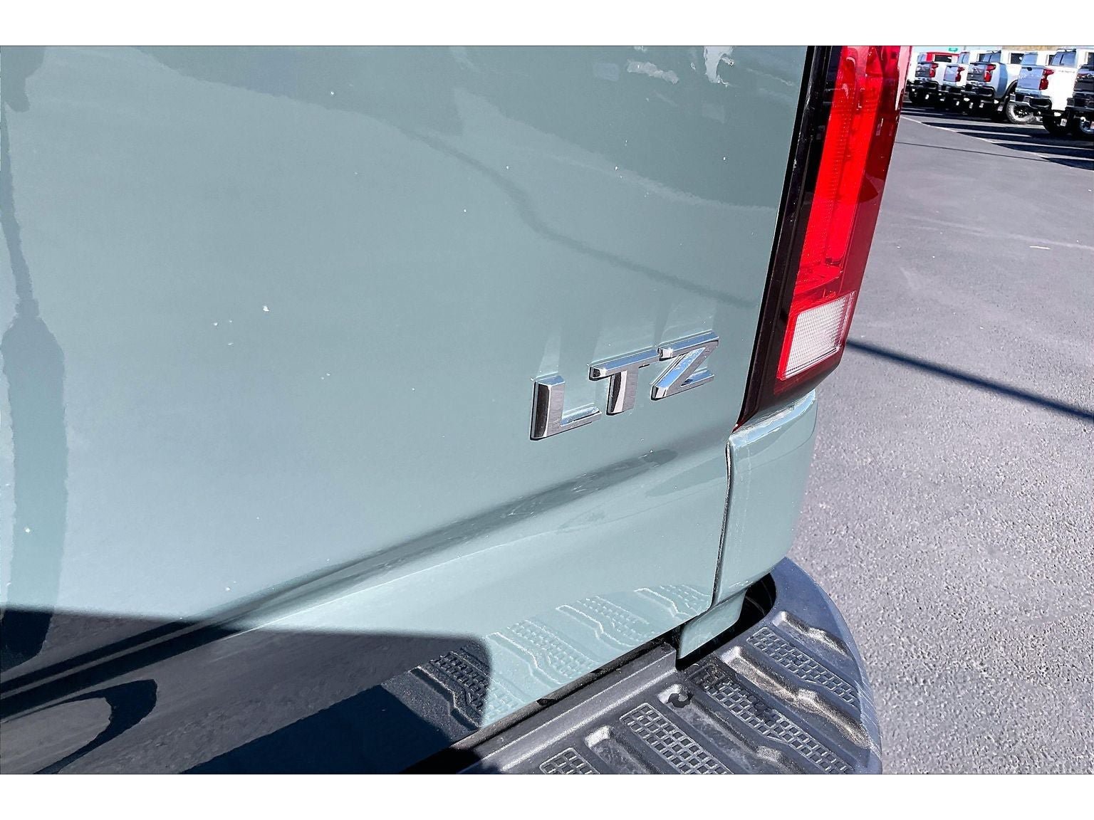 Used 2025 Chevrolet Silverado 3500 LTZ AWD/4WD image 9