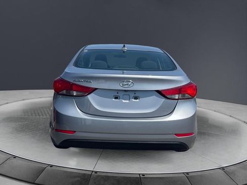Used 2015 Hyundai Elantra SE w/ Option Group 03 FWD image 4
