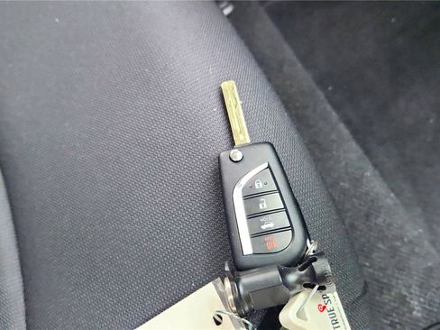 Used 2022 Toyota Corolla LE FWD image 39