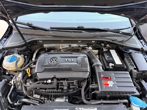 Used 2017 Volkswagen GTI SE FWD image 43