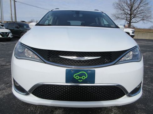 Used 2020 Chrysler Pacifica Touring-L image 8