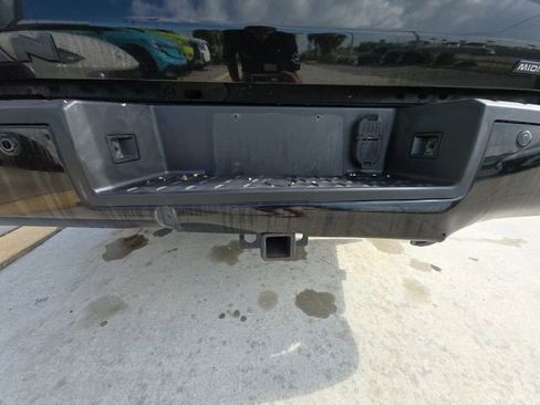 Used 2018 Nissan Titan SV w/ SV Convenience Package RWD image 27